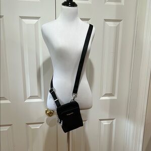 Baggallini Black Crossbody Bag Versatile Compact Design